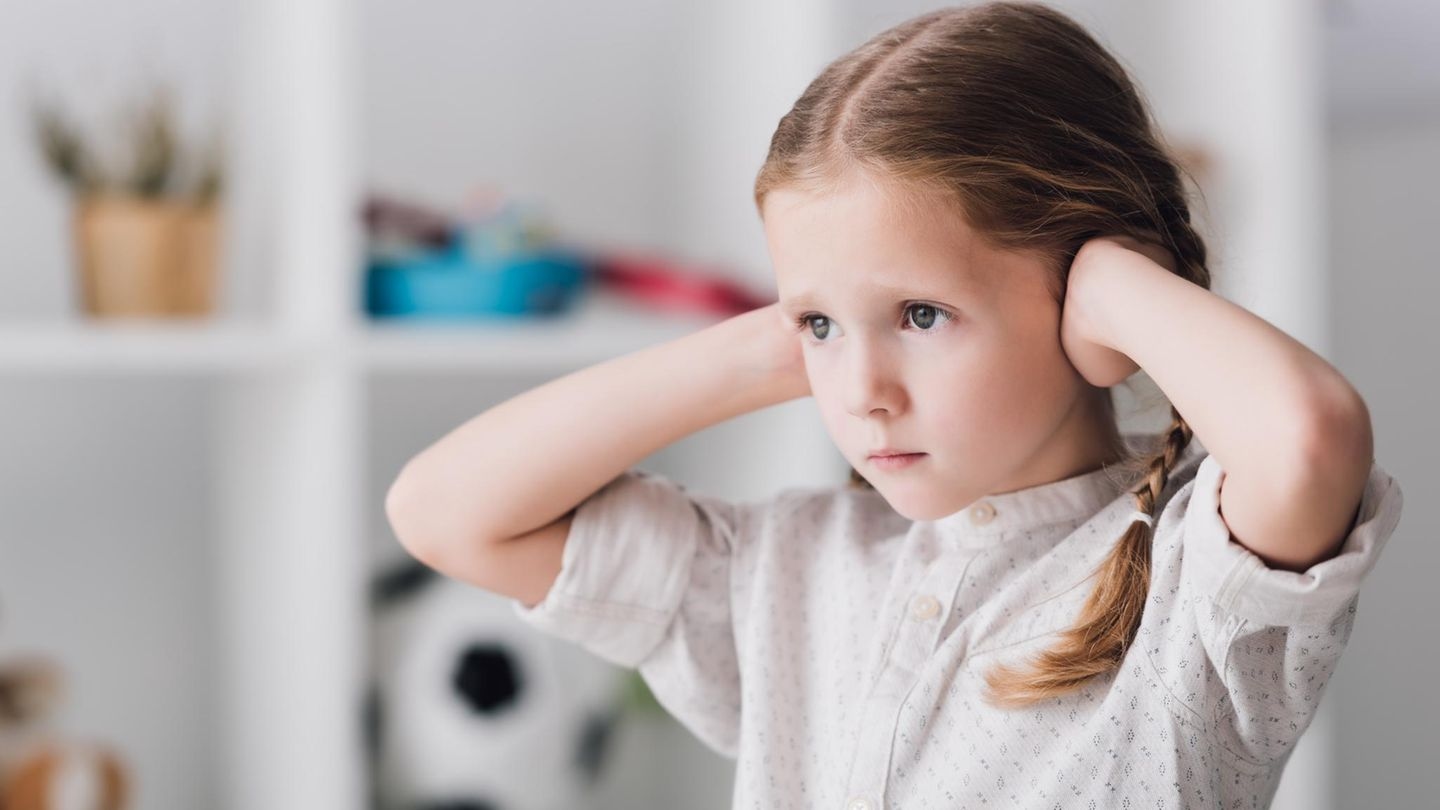 Según el profesor de Stanford: Los niños ya no deberían escuchar esta frase positiva de sus padres