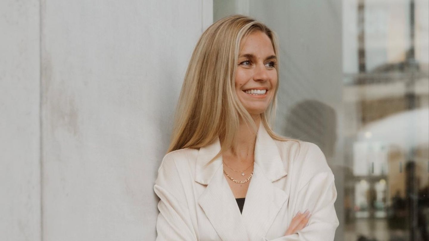 Lara Sophie Bothur: LinkedIn-influencer: "Wie niet reageert, wordt gebeld" | Capital+