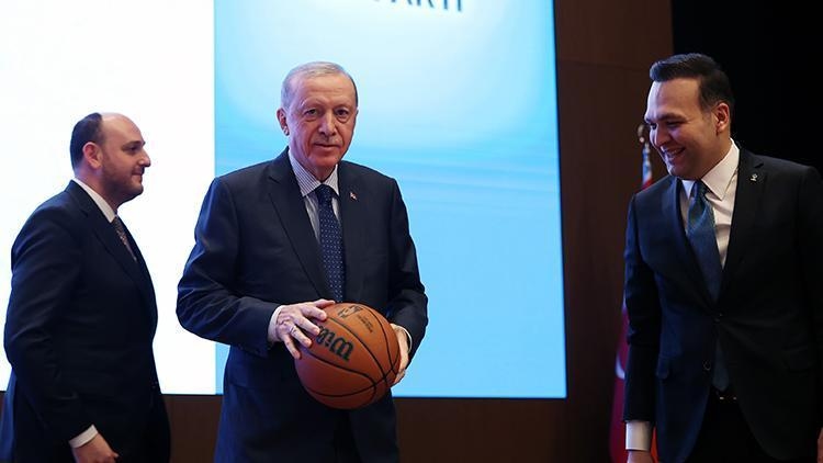 Il presidente Erdoğan ha presieduto la riunione del Consiglio esecutivo centrale della sezione giovanile