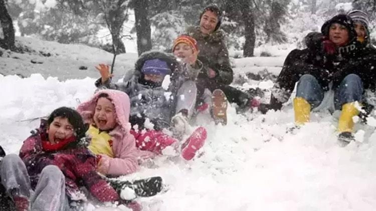 La neve è un ostacolo all’istruzione… Ecco le province e i distretti chiusi