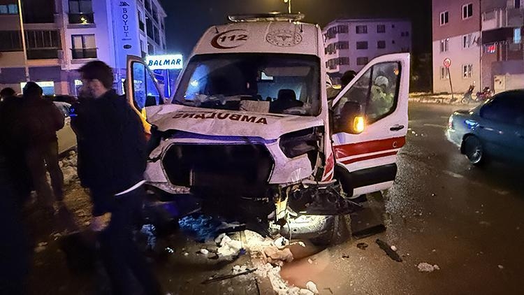 Choque entre ambulancia y coche: 7 heridos