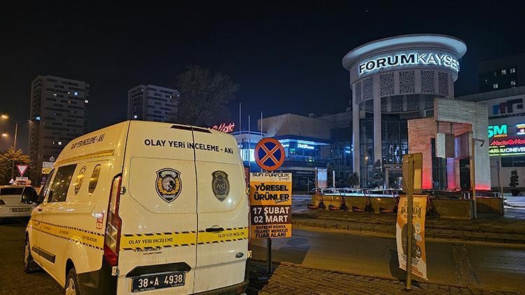 Horror frente a centro comercial: madre e hijas apuñaladas