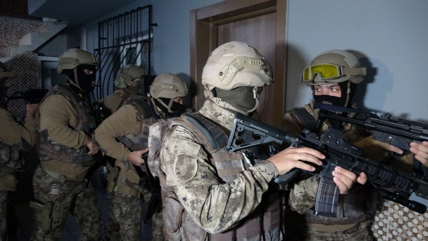 İçişleri Bakanı Ali Yerlikaya açıkladı... FETÖ'ye yönelik operasyonlarda 49 şüpheli yakalandı