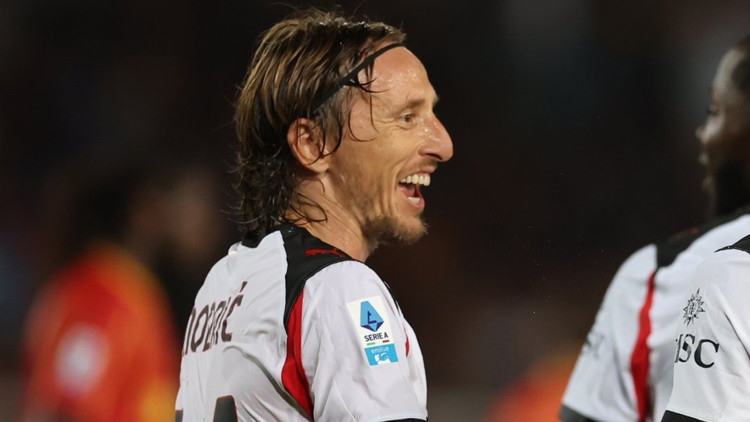Il Milan batte il Lecce e ottiene la prima vittoria della stagione!