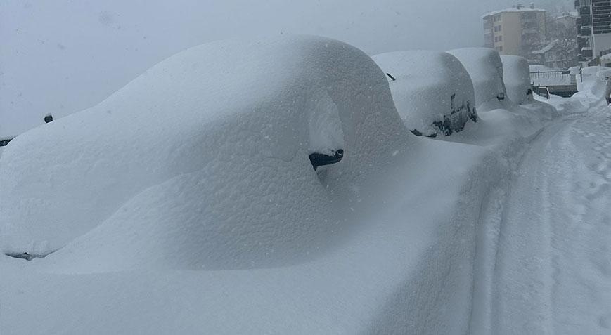 La profondeur de neige a dépassé les 2 mètres ! Les communications avec 217 villages ont été coupées