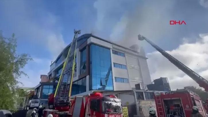 Dernière minute : une usine textile brûle à Esenyurt