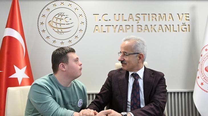 Projekty bez barier w transporcie i komunikacji! Minister Uraloğlu: Zapewniliśmy 100 milionów TL bezzwrotnego wsparcia