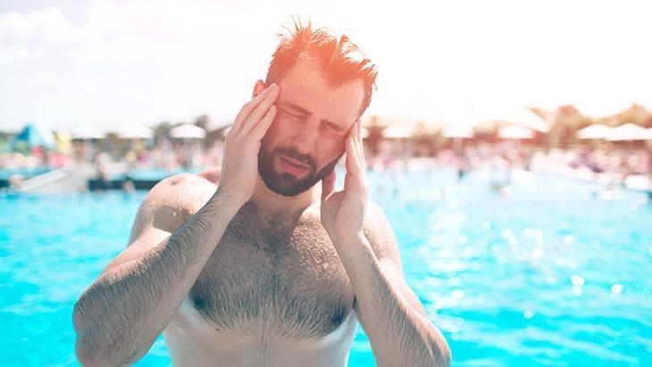 Do not suddenly enter cold water! It causes pain, itching, discharge, and blockage in the ear.