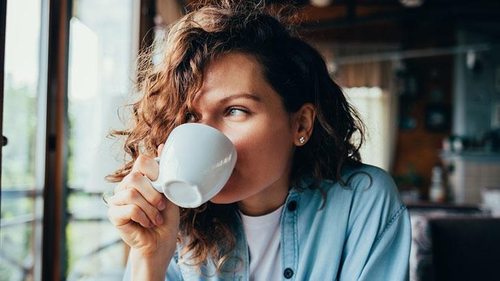 Você se sente inchado depois de tomar café? Pode ser uma alergia à cafeína.