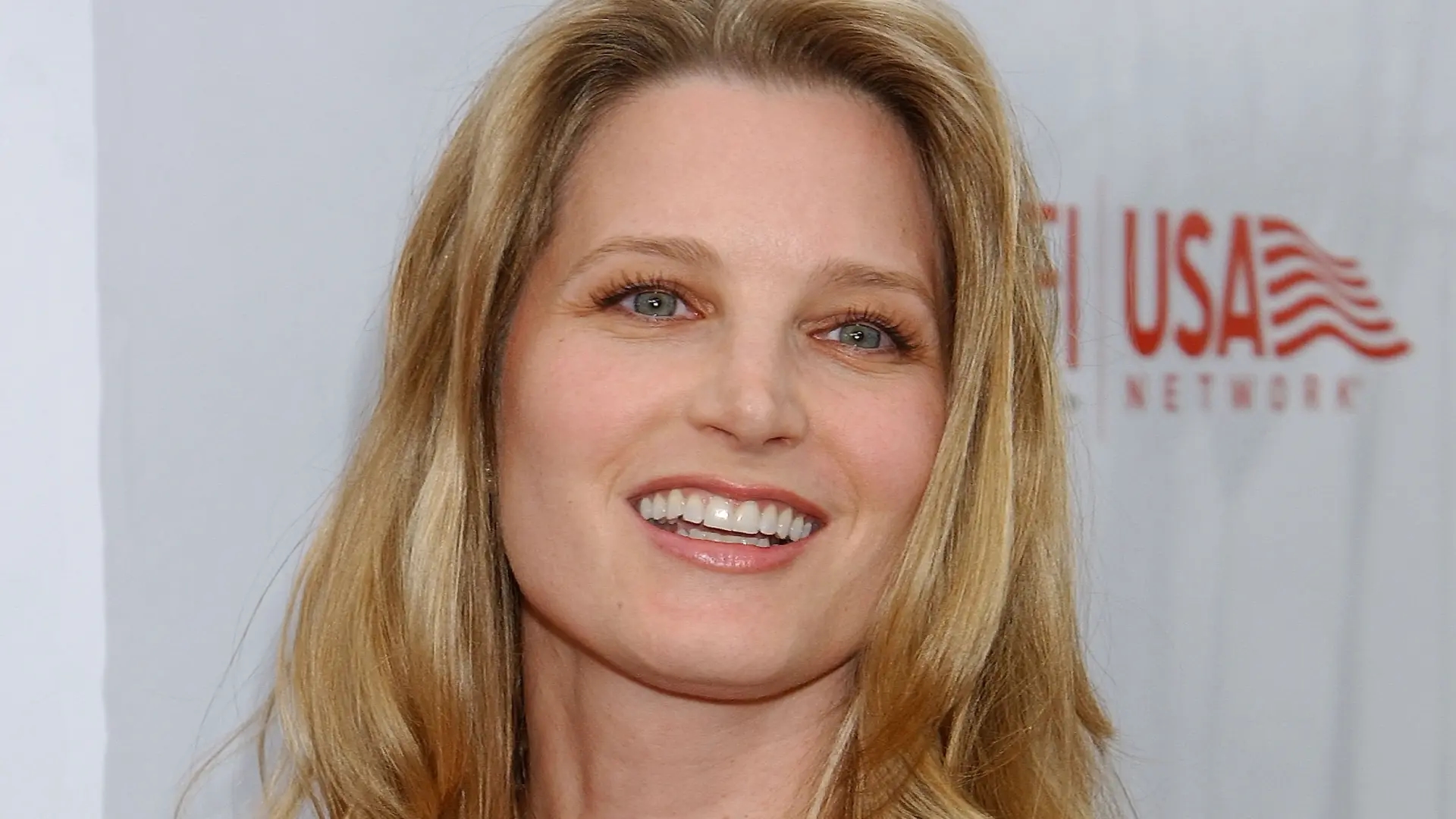 Bridget Fonda, fotografiada por primera vez junto a Danny Elfman tras las denuncias por acoso y difamación