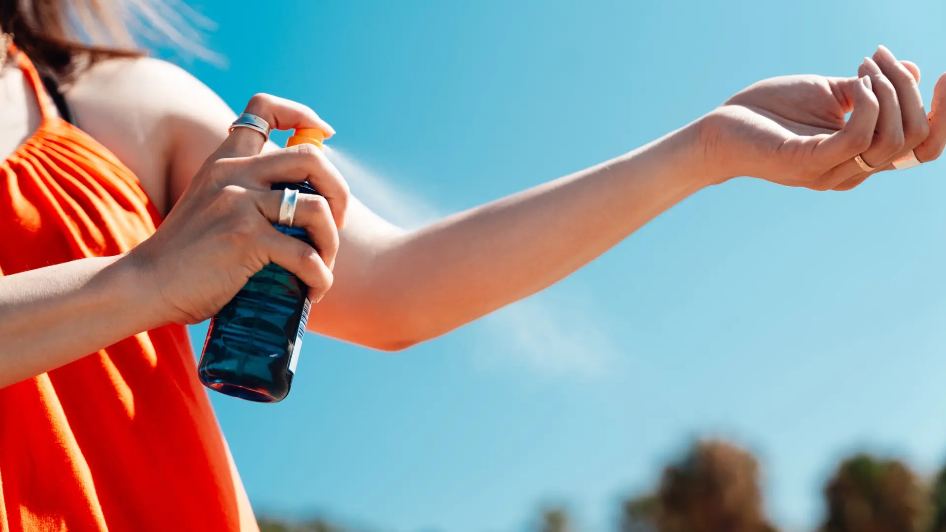 Mettono in guardia contro l'impatto sulla salute degli adolescenti dovuto agli interferenti delle creme solari.