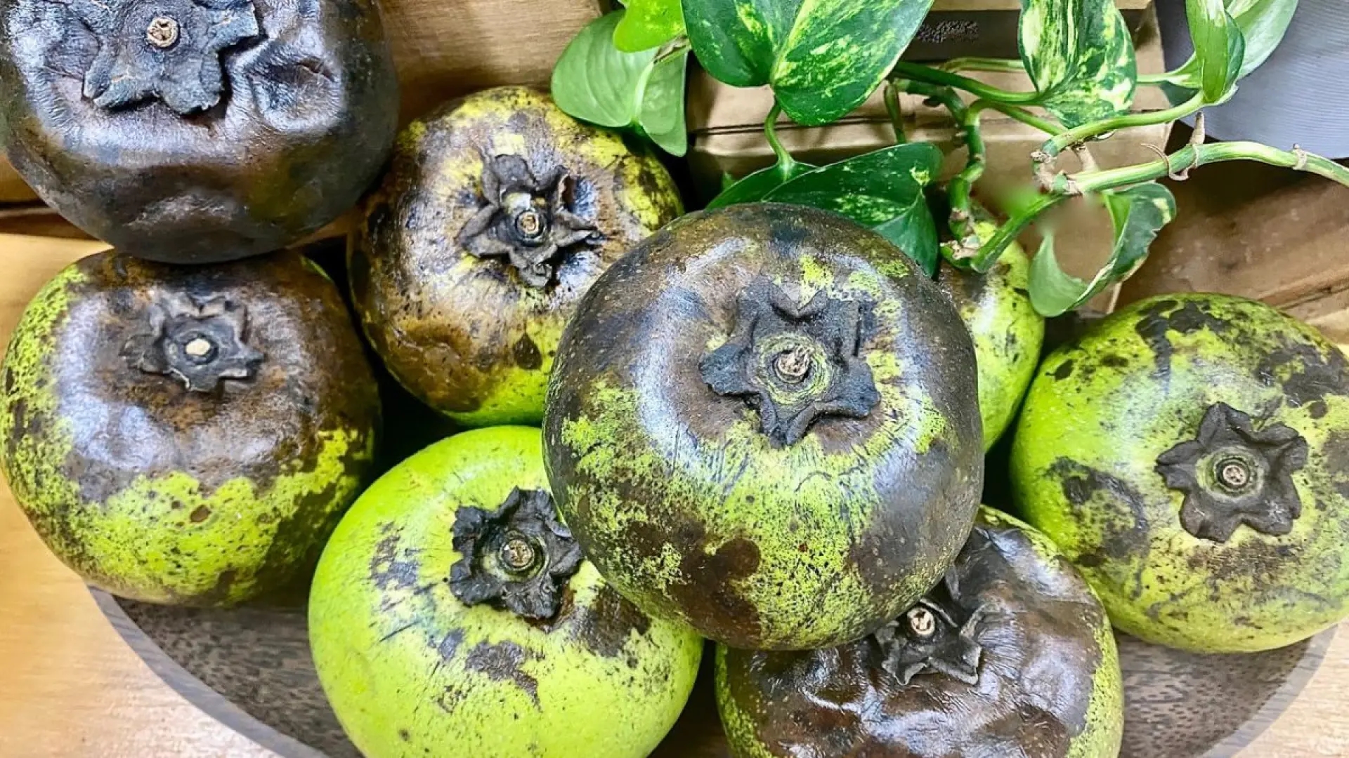 Oro negro: la fruta tropical poco conocida en España que aporta energía y mejora la absorción de hierro
