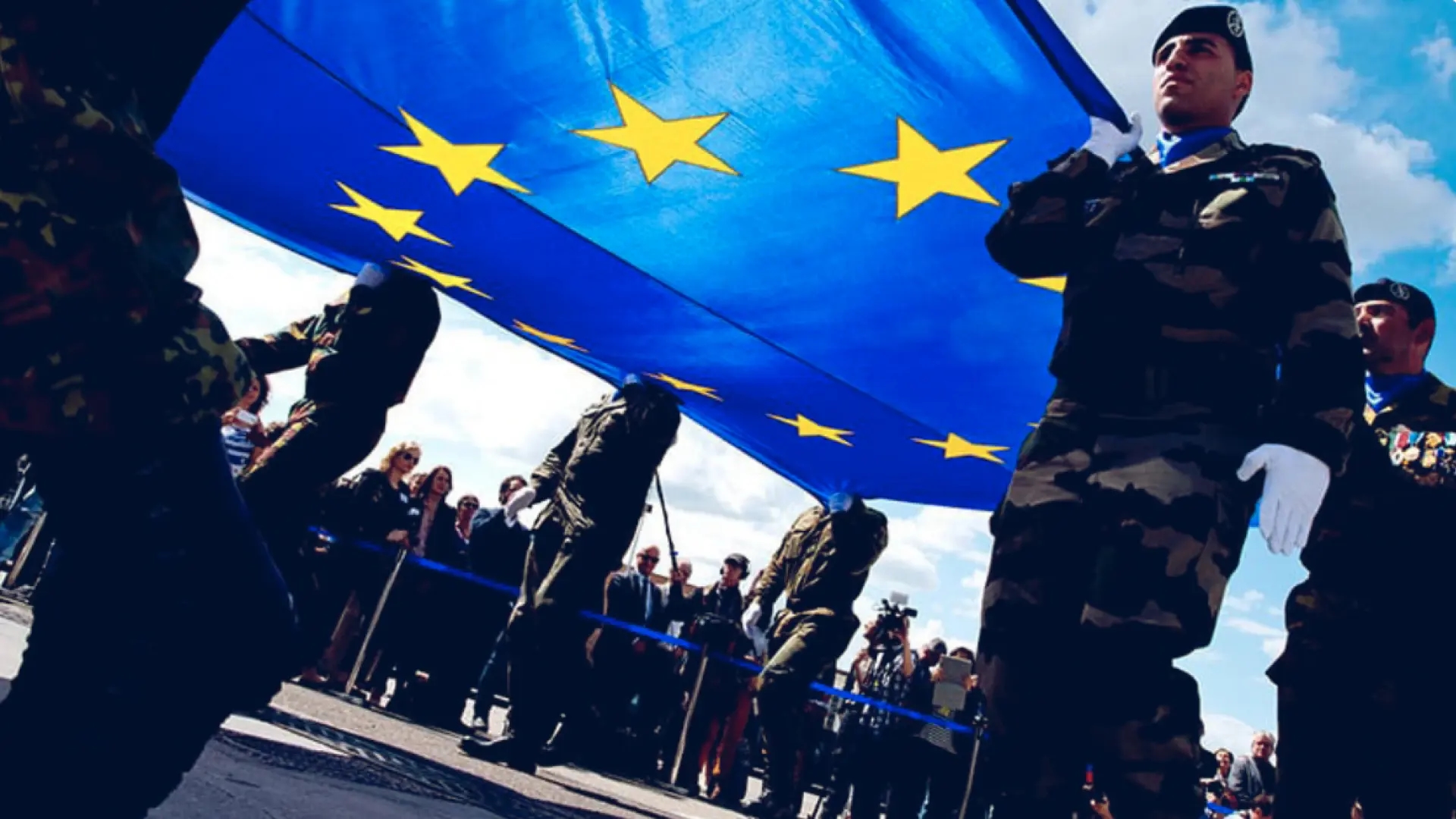 El 72% de jóvenes españoles temen que haya una guerra en Europa y el 60% piden un ejército común