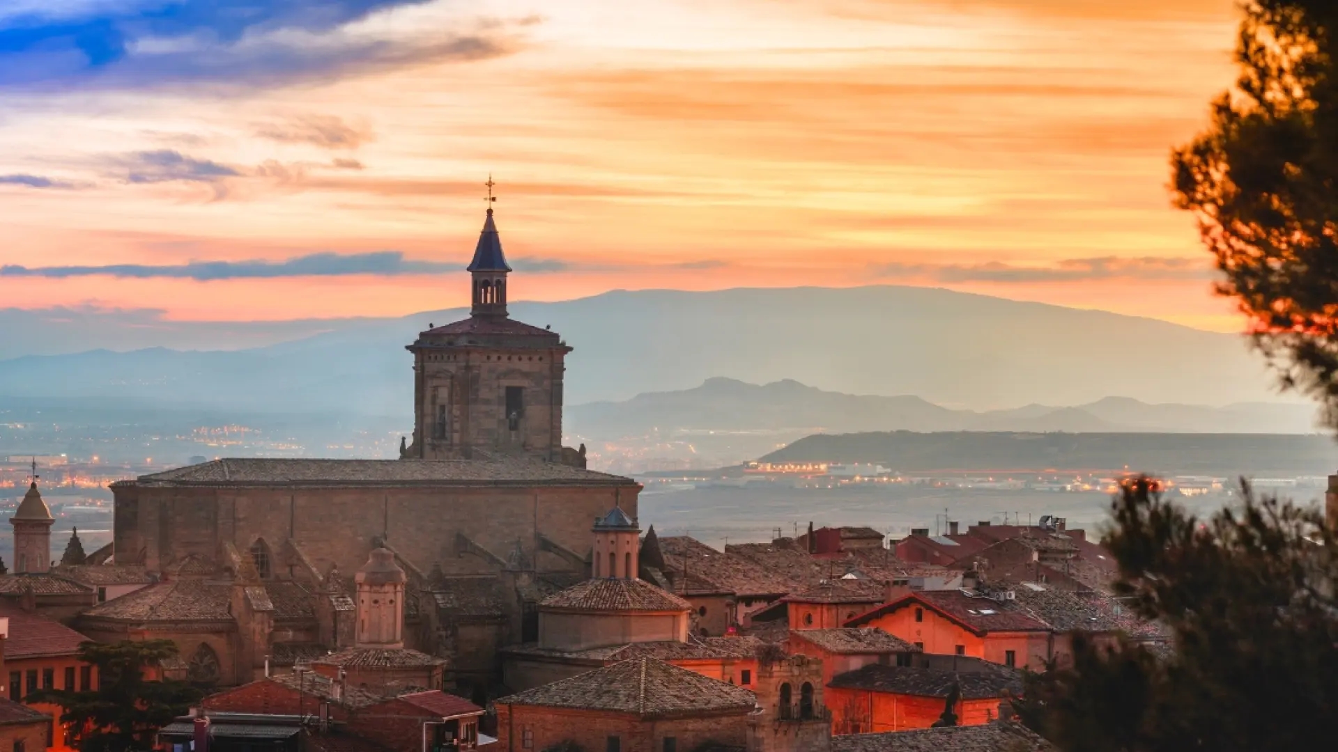 Viana, the Navarrese city that gives its name to one of Princess Leonor's titles: historic churches and a walled old town