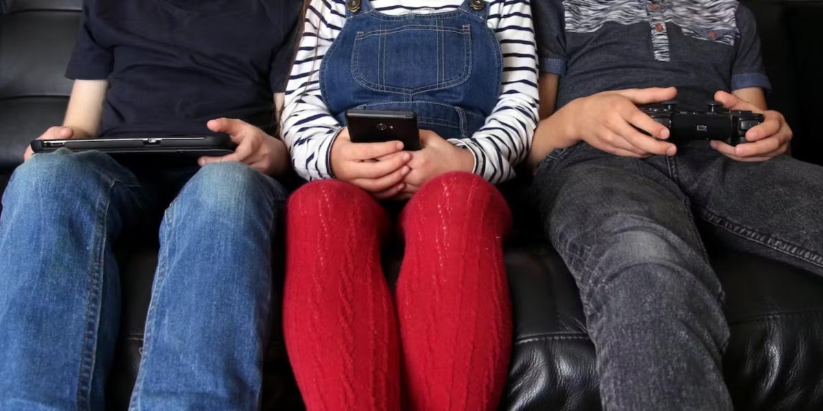 France bans the use of screens in schools and daycare centers