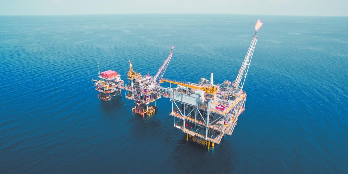 Нефть закрылась на двухнедельном максимуме из-за снижения пошлин