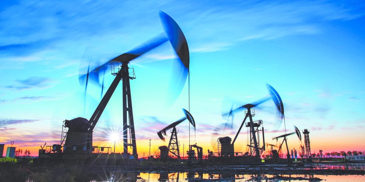 Le previsioni di una minore produzione statunitense fanno salire i prezzi del petrolio greggio