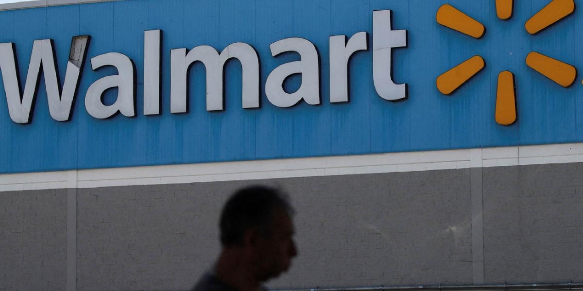 Zgłoszono, że 11 osób zostało dźgniętych nożem przed sklepem Walmart w Michigan.
