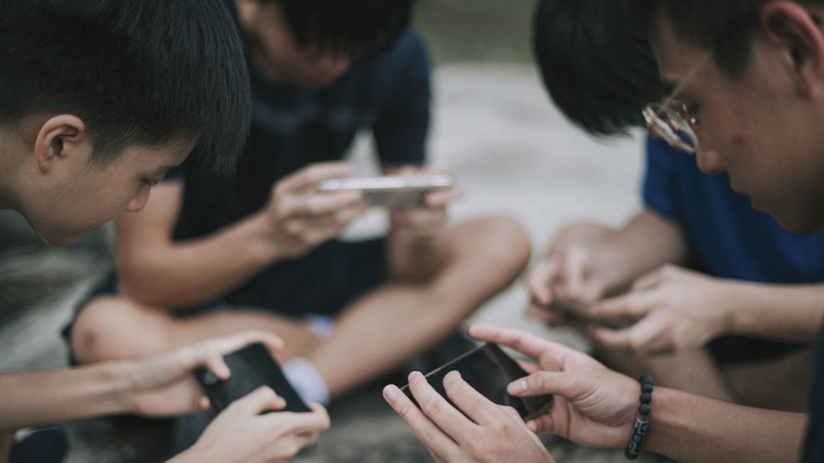 Report reveals how children use the internet in Colombia: AI, memes, and video games