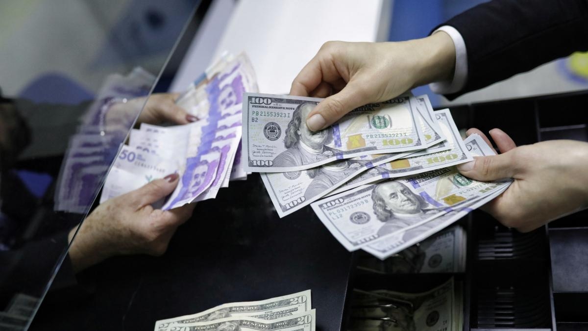 Le dollar en Colombie a atteint un prix minimum de 3 993 dollars, mais son prix moyen reste supérieur à 4 000 dollars en raison des attentes économiques.