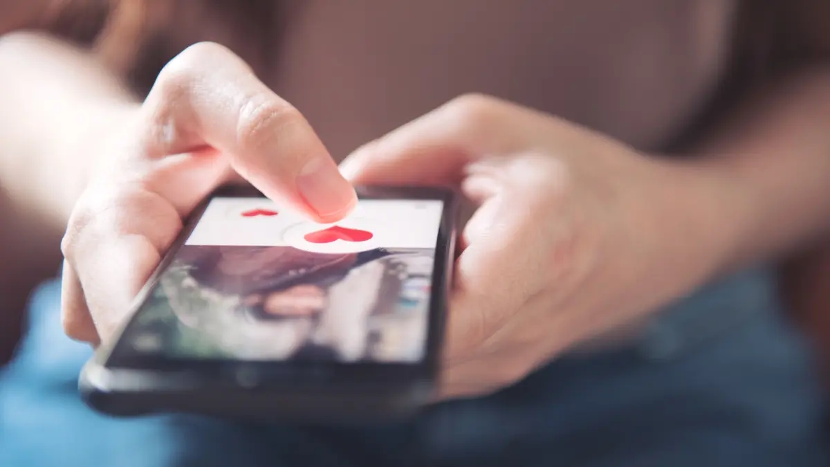 Um em cada três colombianos usa a internet apenas para redes sociais e bate-papo, revela estudo.