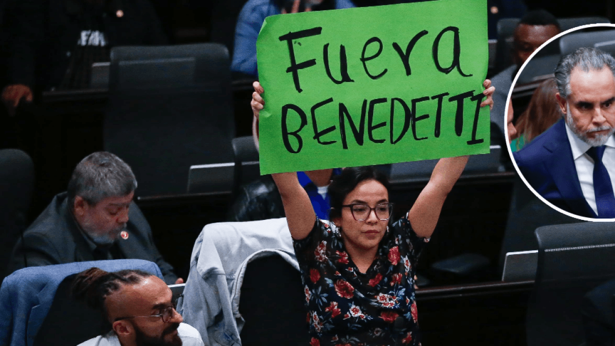 Avec des pancartes sur lesquelles on peut lire « Benedetti dehors », le ministre de l'Intérieur est reçu en séance plénière de la Chambre des représentants