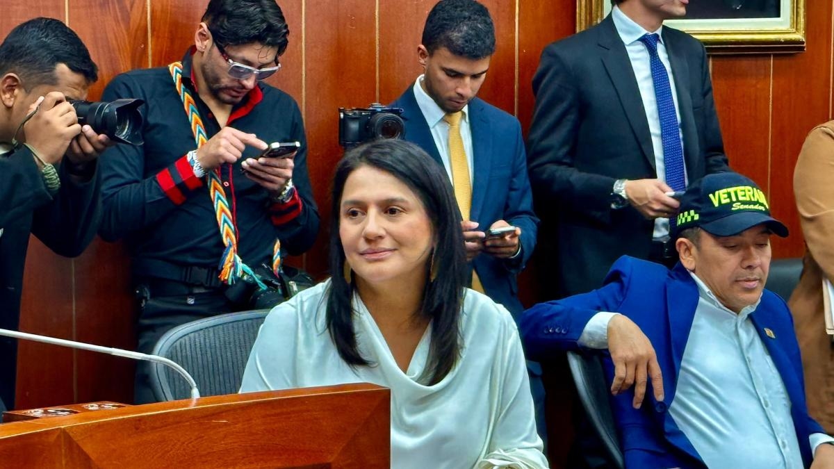 'Este no es momento para fraccionar ni al Centro Democrático ni al país': Paola Holguín
