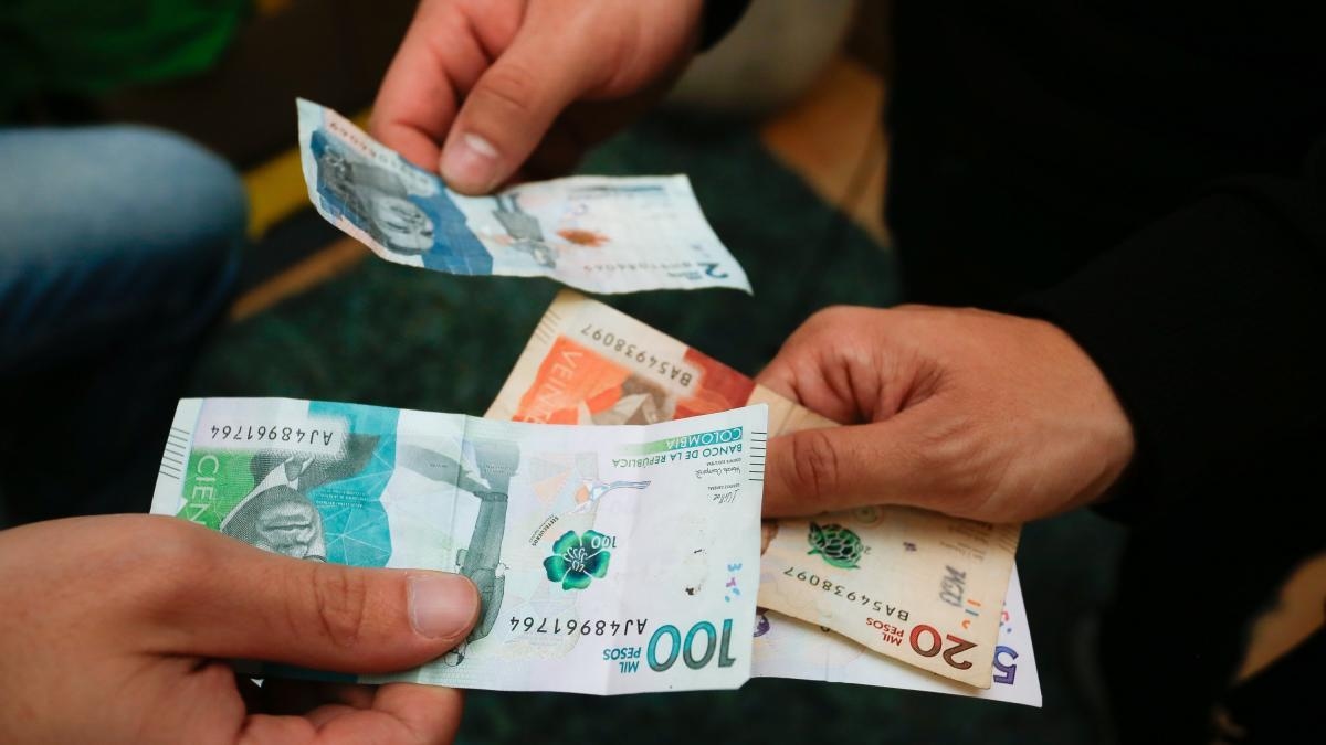 Avez-vous du mal à économiser chaque mois ? Ces conseils pratiques vous aideront à le faire sans sacrifice ni stress financier.