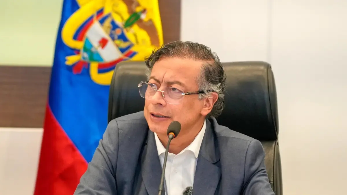 A desaprovação ao presidente Gustavo Petro subiu para 64%, segundo a última pesquisa da Invamer.