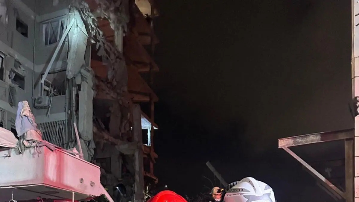 Une attaque de missile iranienne fait au moins sept disparus près de Tel Aviv, en Israël