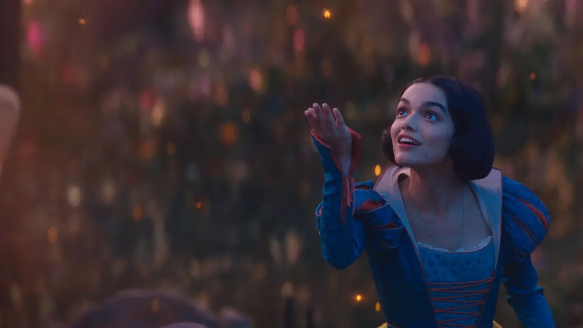Wie entstand die Welt von Schneewittchen als Realfilm? Disney verrät, welche Elemente der Realität als Inspiration dienten.