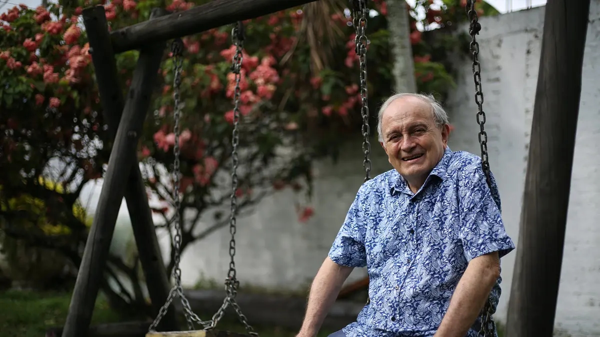'Papağan', Gustavo Álvarez Gardeazabal / Cali yazarı Carmiña Navia Velasco'nun incelemesi
