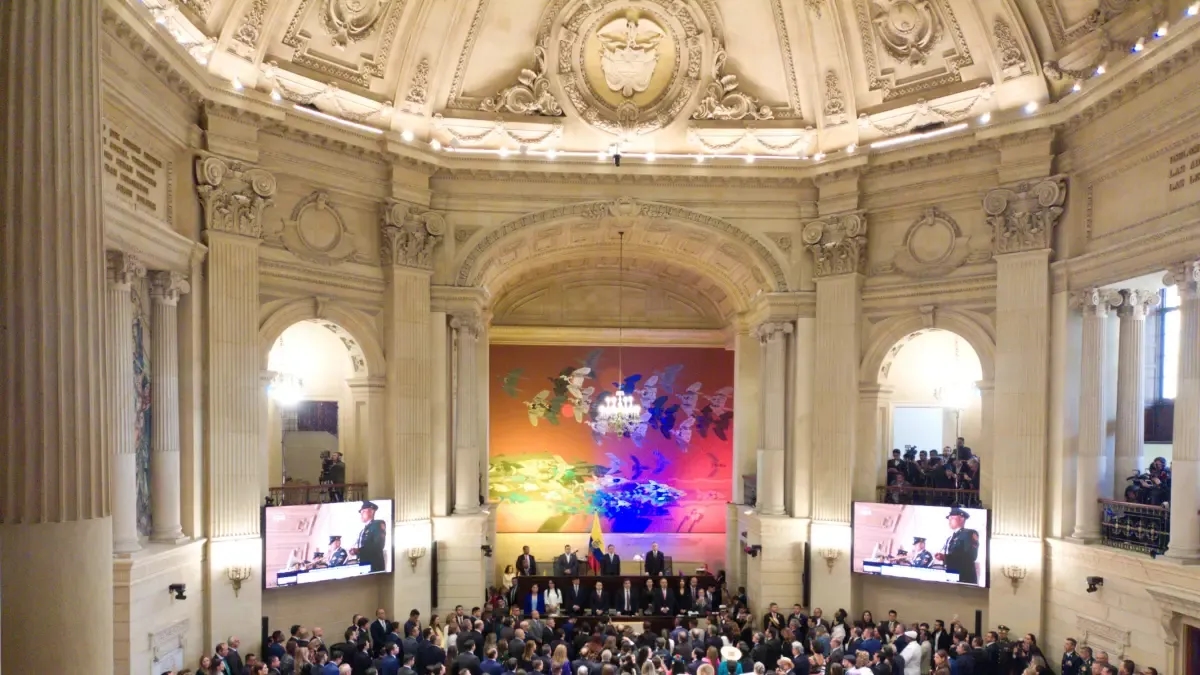 Der unangenehme Besuch der Obersten Gerichte im Kongress, die Zukunft der Kampagne des Demokratischen Zentrums und die Ärgernisse des Historischen Pakts / Im Geheimen