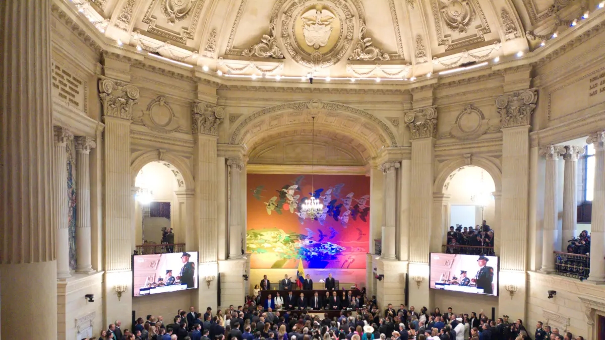 Der unangenehme Besuch der Obersten Gerichte im Kongress, die Zukunft der Kampagne des Demokratischen Zentrums und die Ärgernisse des Historischen Pakts / Im Geheimen