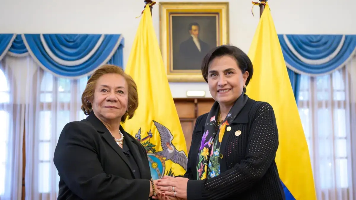 Die Außenminister Kolumbiens und Ecuadors trafen sich in Quito, nachdem es zu Spannungen im Zusammenhang mit der Abschiebung kolumbianischer Staatsbürger gekommen war.