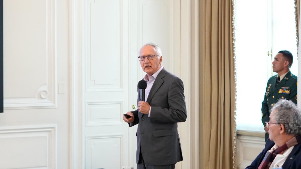 Правительство одобрило законопроект Conpes 4170 с целью создания правовой базы для производства национальных вакцин и лекарств.