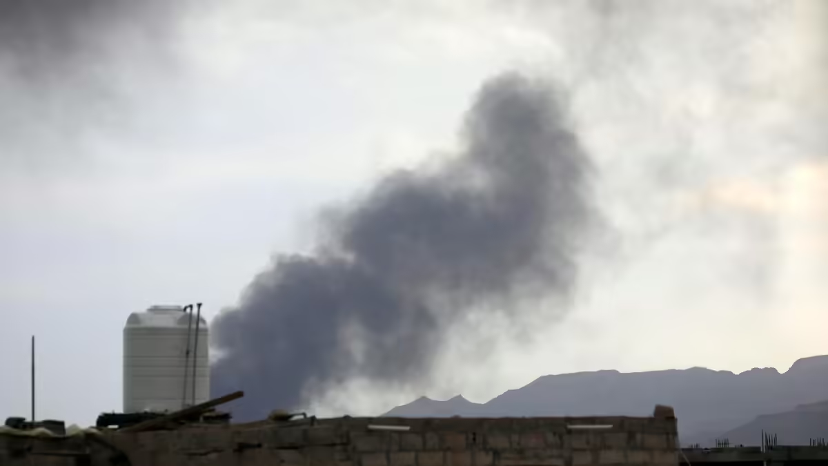 A day after the attack in Doha, Israel launches a new airstrike in Yemen against Houthi rebels: at least nine dead and more than 100 wounded reported.