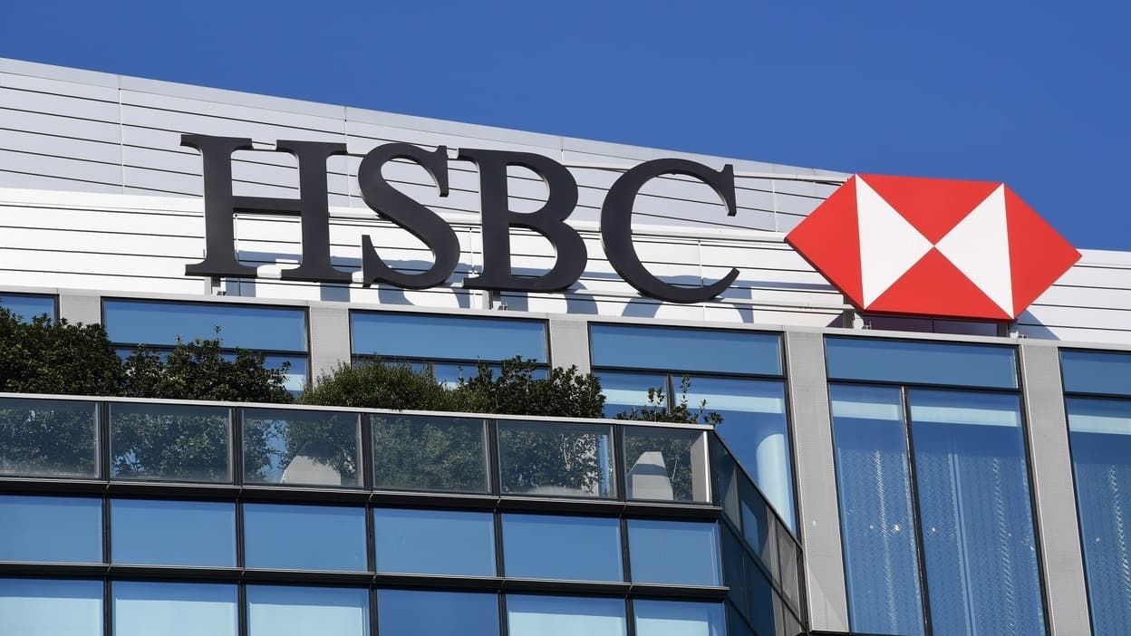 HSBC bank will cut 348 jobs in France, representing 10% of its workforce in the country.
