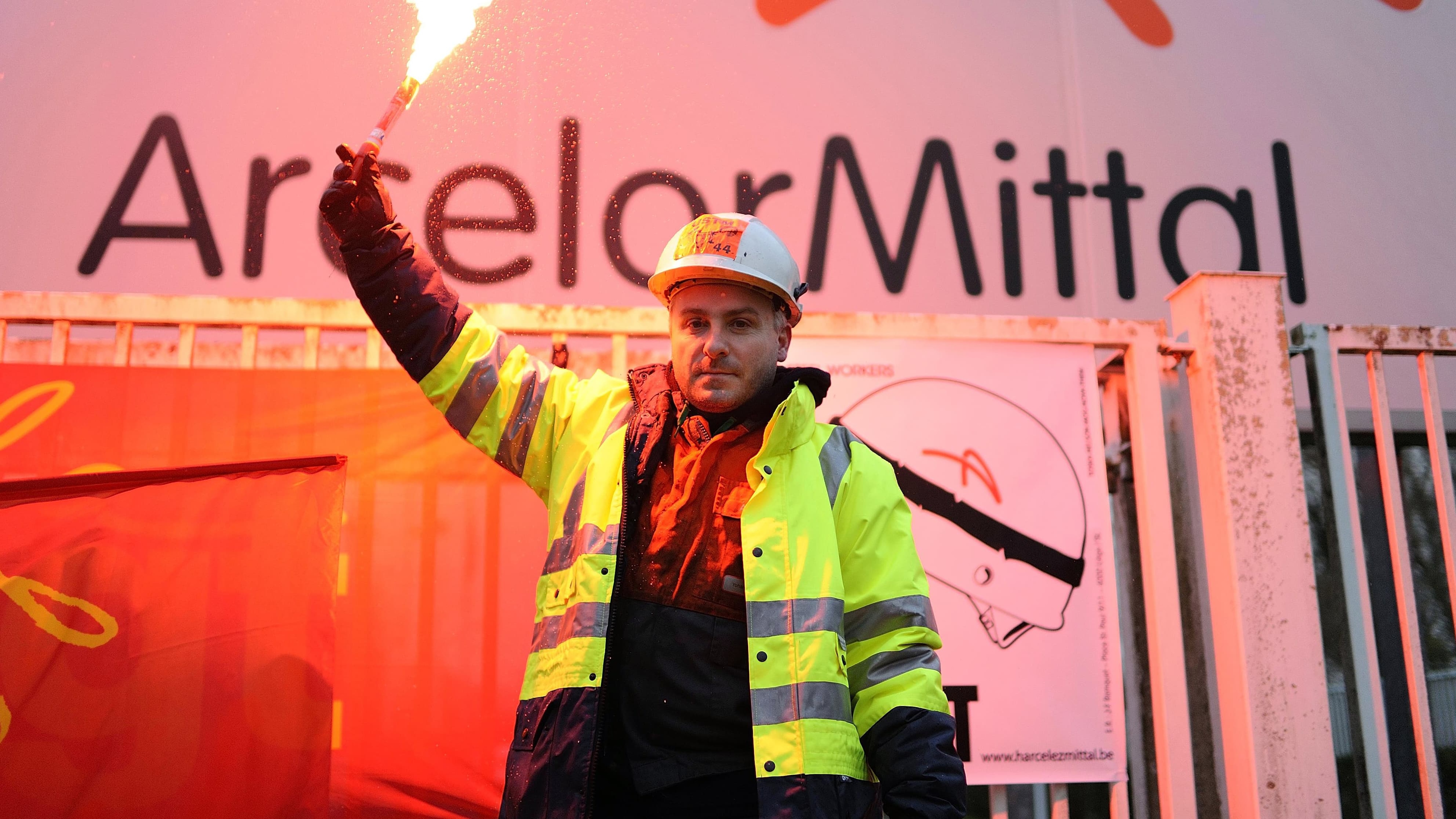 ArcelorMittal reiterates its "intention" to invest 1.2 billion euros in Dunkirk, but maintains its social plan