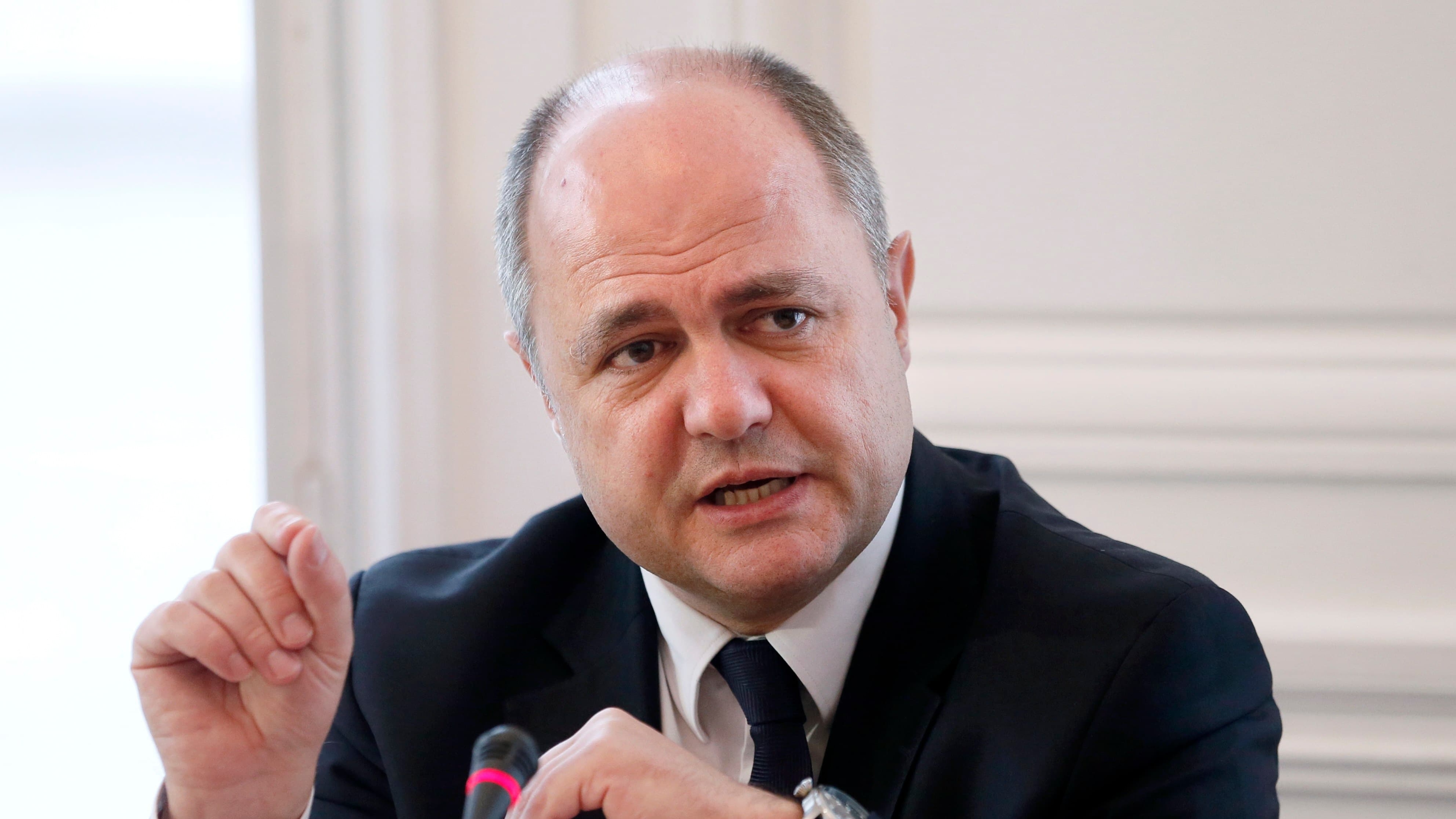 14'e kadar toplu belirli süreli sözleşme: Eski Sosyalist Parti Bakanı Bruno Le Roux, kızlarını yasadışı çalıştırdığı gerekçesiyle Kasım ayında yargılanacak