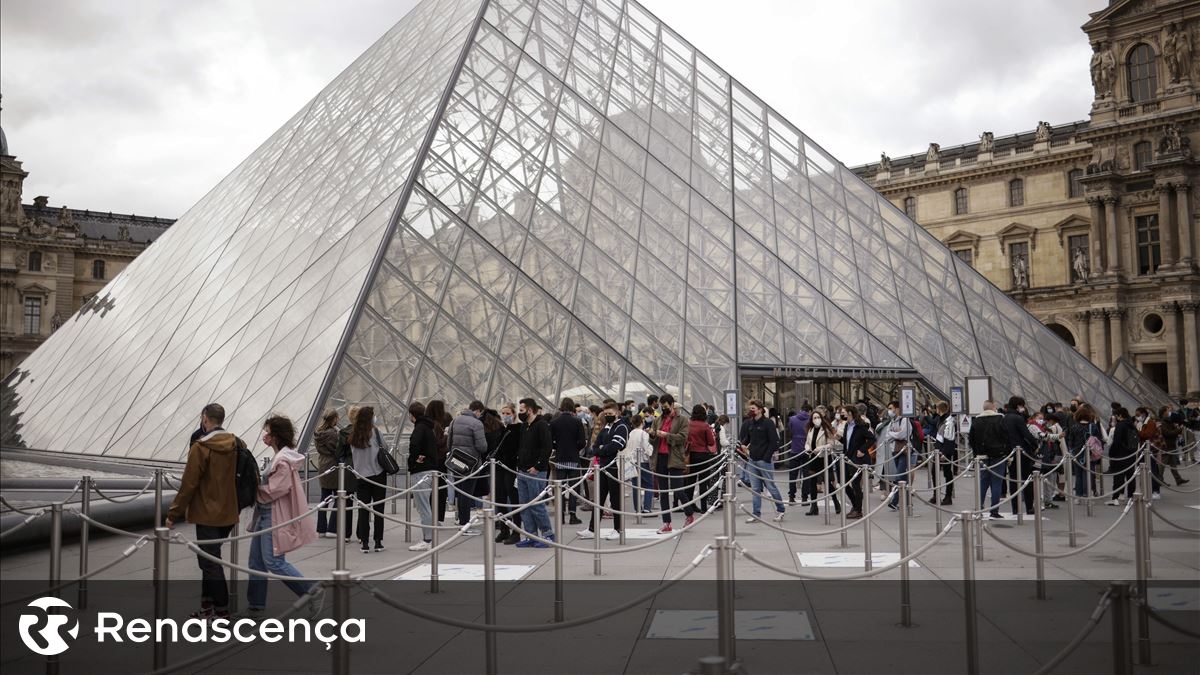 Louvre fechou inesperadamente devido a greve e milhares ficaram à porta