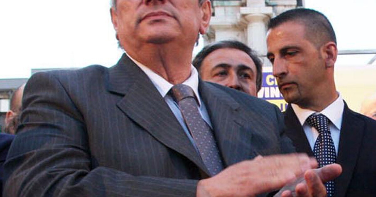 Giancarlo Cito, ehemaliger Bürgermeister von Taranto, ist gestorben. Er war der Pionier des Populismus-Telekratie-Binoms Italiens in den neunziger Jahren