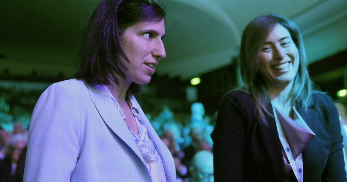 Referandum fiyaskosunun ardından Schlein genç sanayicilerin önünde bir ve üç oldu