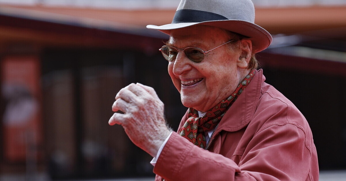 20'lerde Riccione ile Miami'nin neon ışıkları arasında geçen yaz Amarcord'u. Renzo Arbore ile röportaj