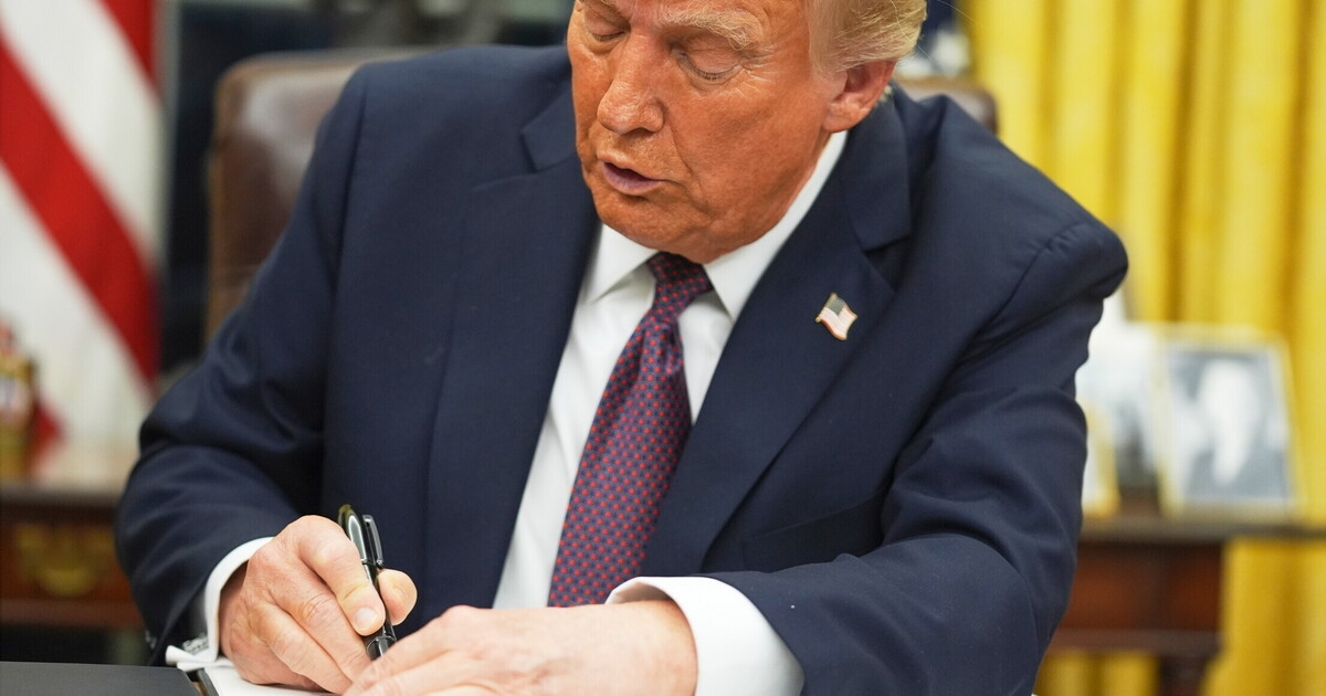Canada imposes 35 percent tariffs. Trump's letter to the EU arrives today.