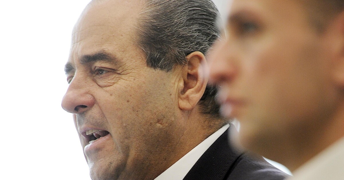 "Laat Milan niet tegenhouden vanwege verdenkingen", zegt Antonio Di Pietro.