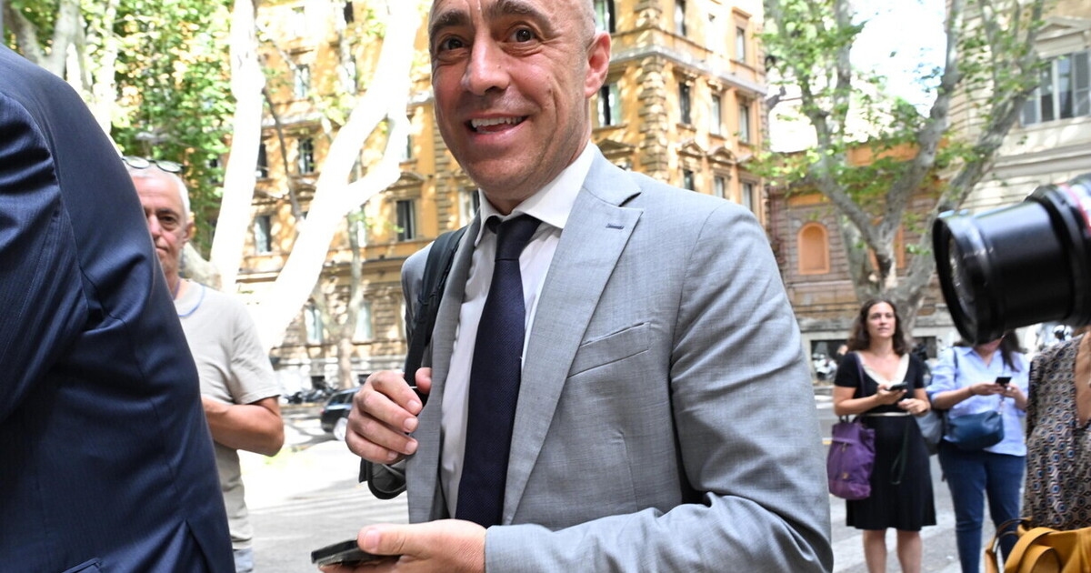 Die Proteste der Komitees, der Ilva-Deal. Warum der Bürgermeister von Taranto, Piero Bitetti, zurücktrat.