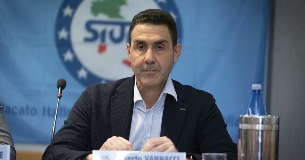 Vannacci: "Il patriarcato protegge le donne. I maschi su 'Mia moglie' e su 'Phica'? Smidollati"