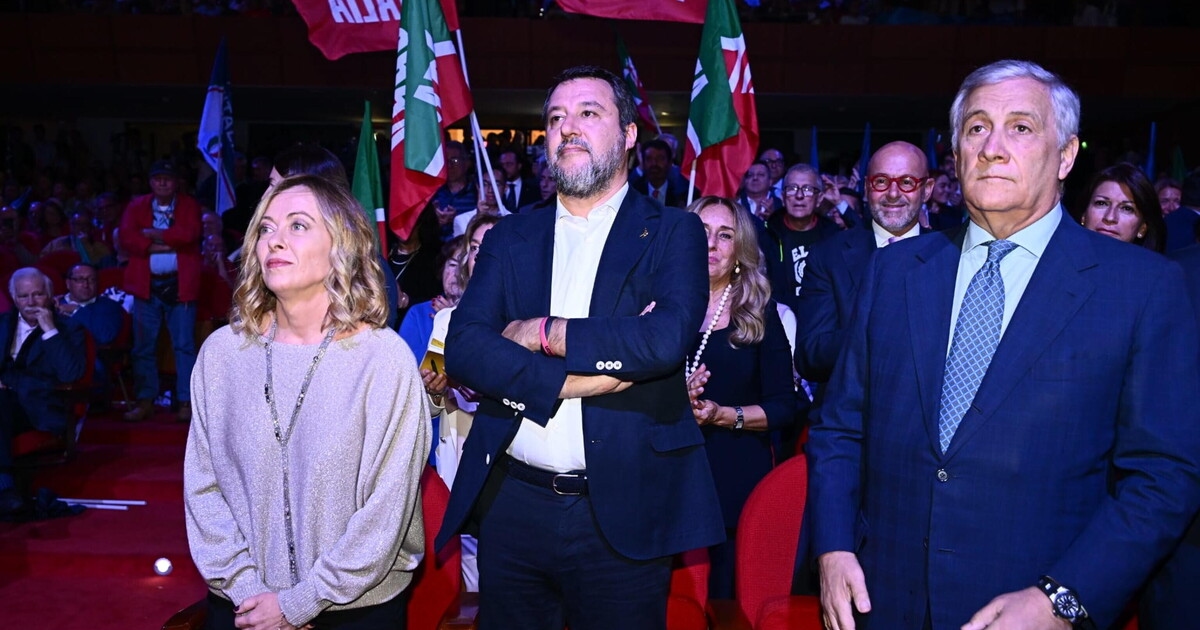 A direita escapa das eleições regionais. Na Campânia, a possibilidade de um ex-prefeito ganha força. De Laurentiis invade o Palazzo Chigi.