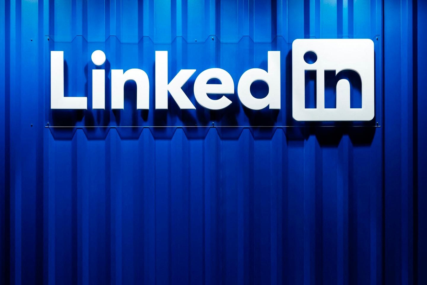 A partir del lunes, LinkedIn utilizará los datos personales de sus usuarios para entrenar su inteligencia artificial.